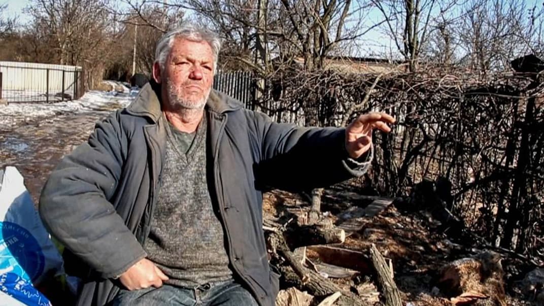 Власник, зруйнуваного унаслідок попадання снаряду будинку, Віктор Миколайович Фролов