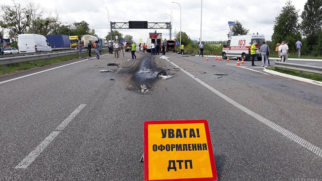 Масштабне ДТП на трасі Київ — Чоп — маршрутка сполученням «Київ — Рівне» зіткнулась з вантажним автомобілем, що стояв на узбіччі біля села Глибочиця Житомирського району, 20 липня 2018 року. Внаслідок ДТП водій маршрутного автобусу та 9 пасажирів загинули (одна дитина) та 10 пасажирів отримали травми, в тому числі двоє дітей