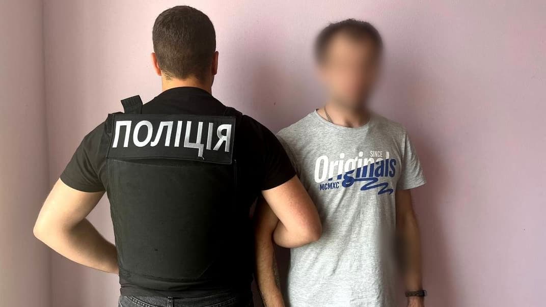 Задержание мужчины в розыске, который годами выдавал себя за брата-близнеца