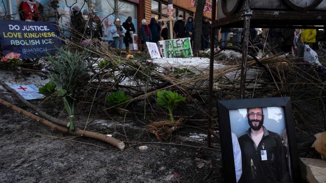 Фотографія 37-річного Алекса Претті в районі, де його застрелили федеральні агенти в Міннеаполісі, штат Міннесота, 24 січня 2026 року
