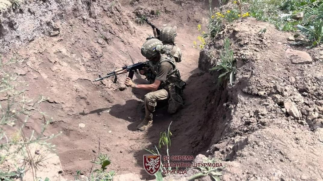 Украинские военнослужащие на поле боя