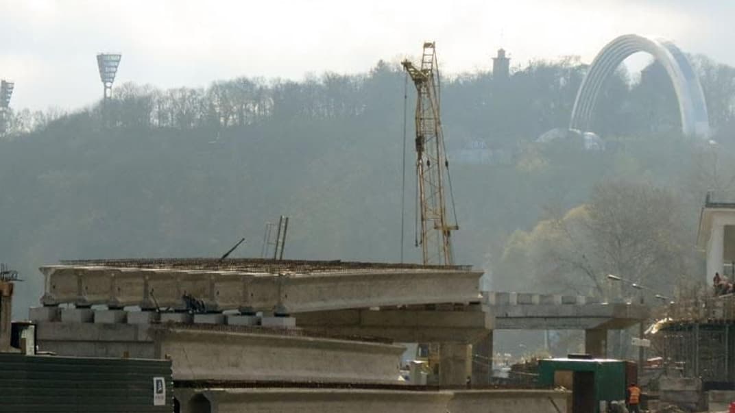 Ущерб более чем в 73 млн гривен при реконструкции Почтовой площади: подозрение получил эксглава коммунального предприятия