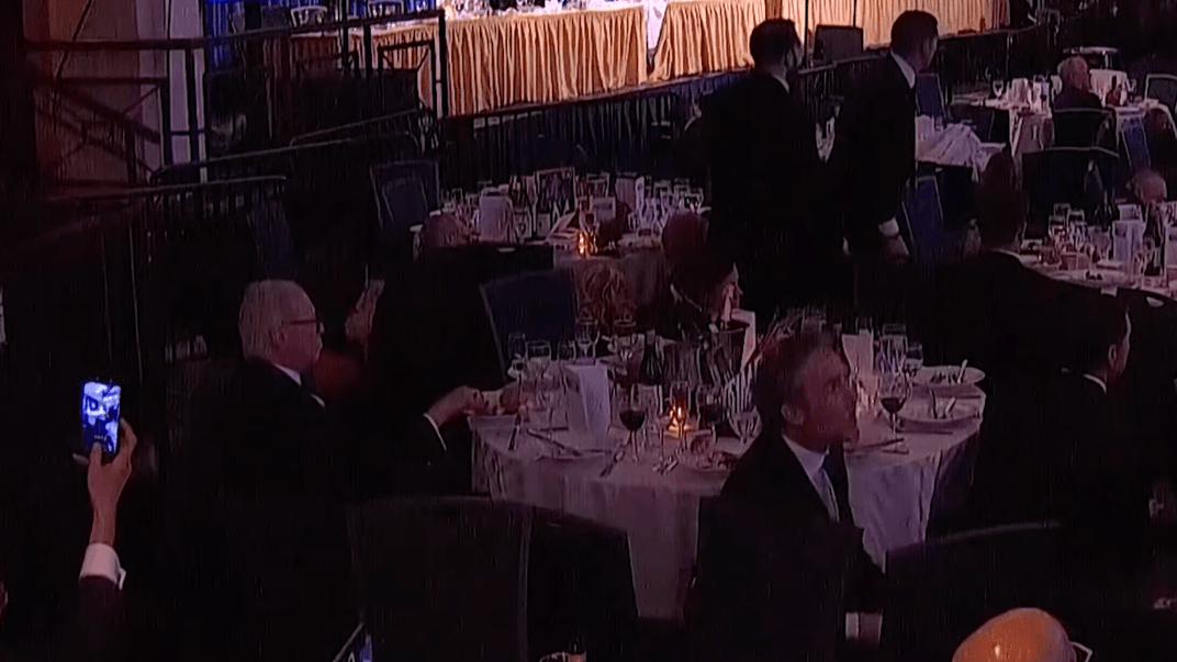 Майкл Гланц продовжує їсти салат на заході у готелі Washington Hilton попри стрілянину