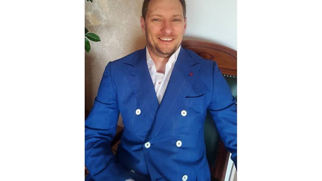 Користувач Facebook на ім'я «Миша Кириленко», який називає себе Андрієм Рогозою, керівником ТОВ «Оптимумспецдеталь»