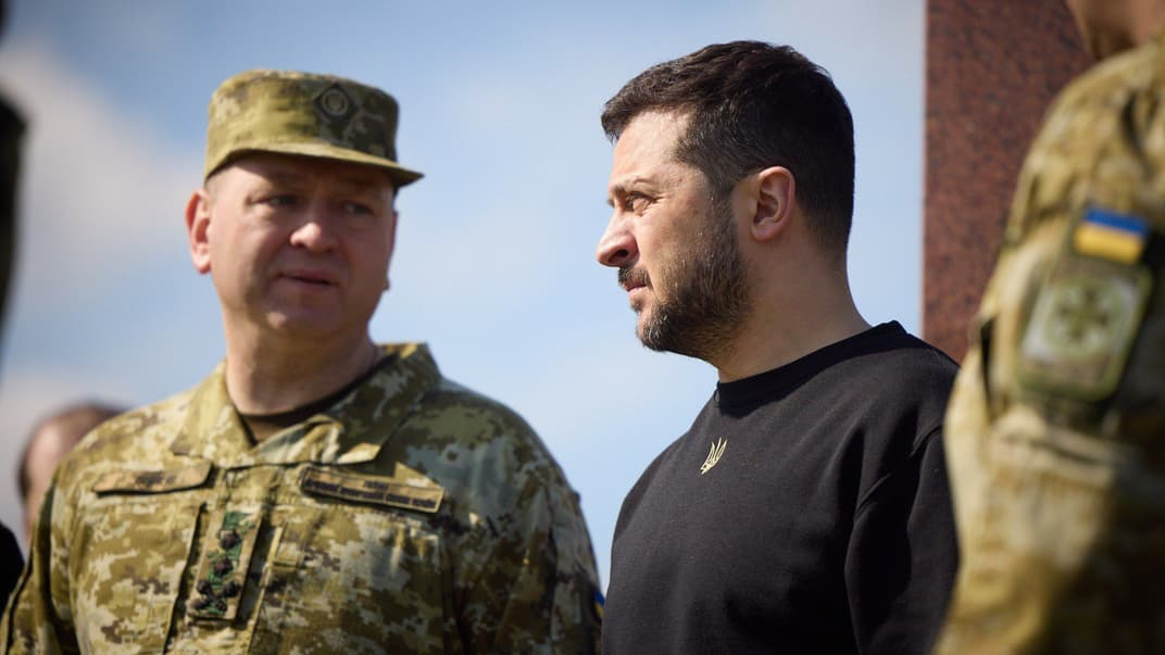 Президент Владимир Зеленский с военными