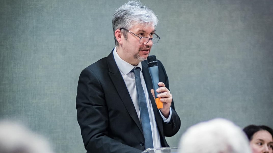 Незалежний депутат Акош Хадгазі