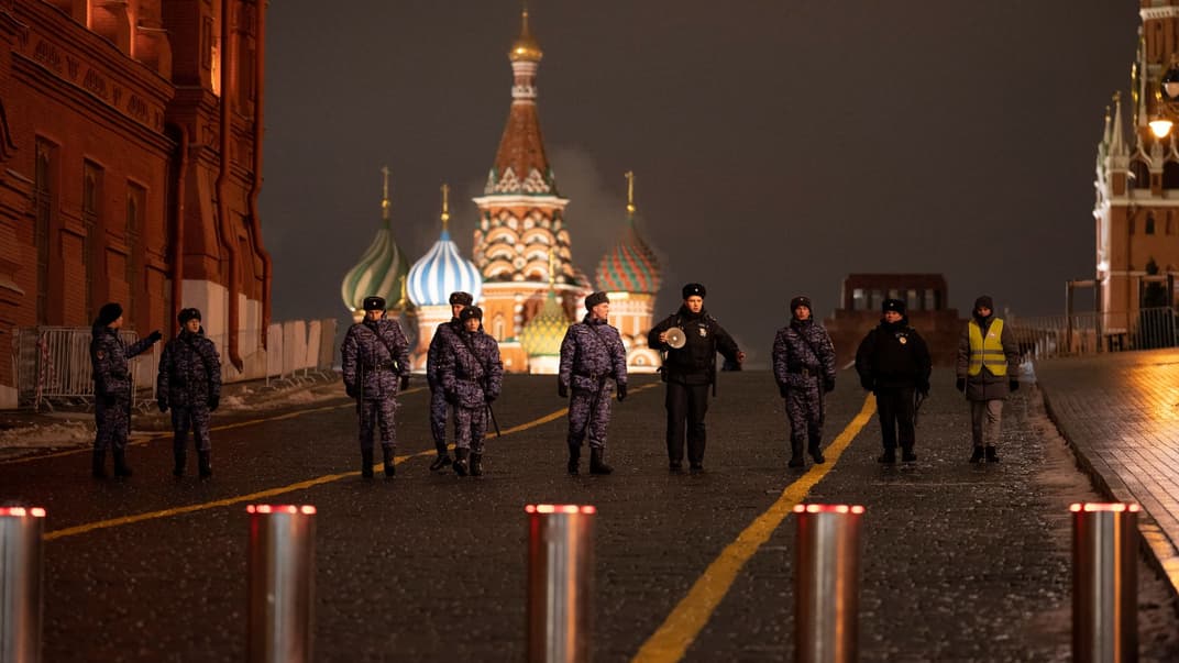 Працівники «росгвардії» на Красній площі в Москві перед Новим роком, 31 грудня 2022 року
