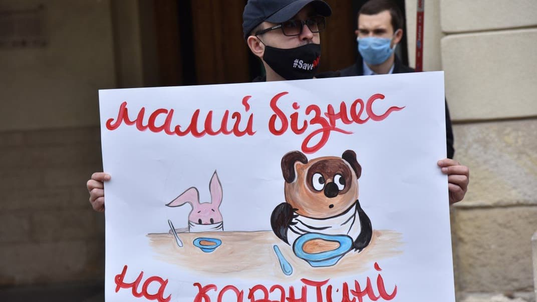 Пікет ФОП Львівщини з вимогою відновлення конституційного права на працю під стінами міської ради у Львові, 1 травня 2020 року