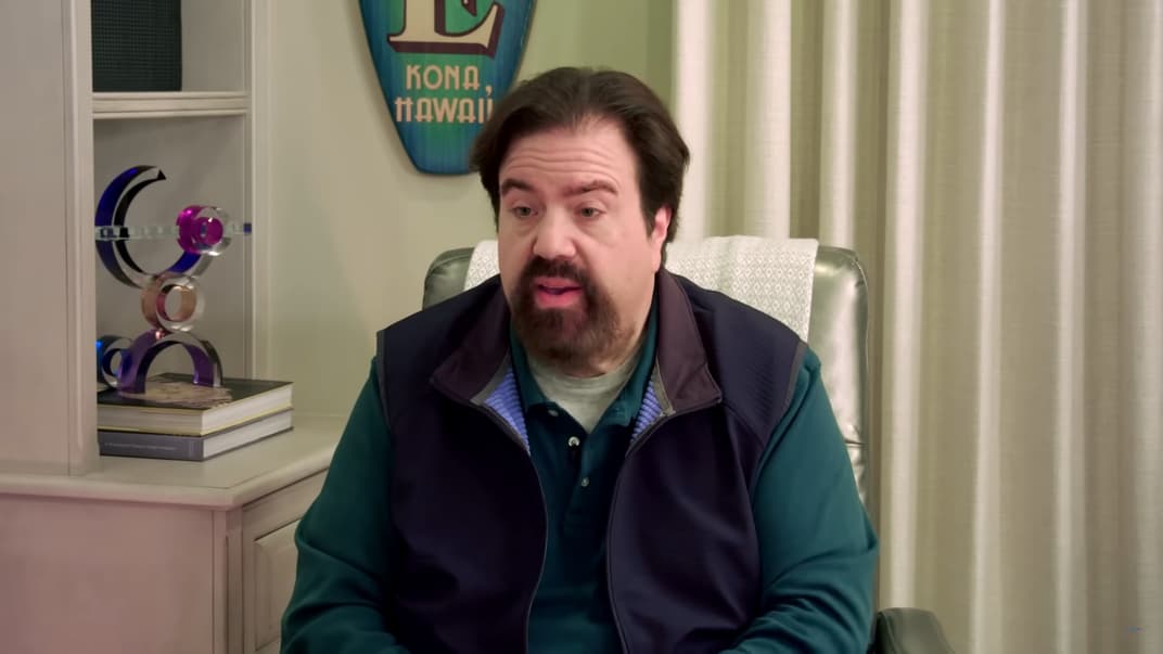 Дэн Шнайдер высказывает свои мысли по поводу сериала «Тишина на съемочной площадке» в разговоре с актером BooG!e, март 2024 года