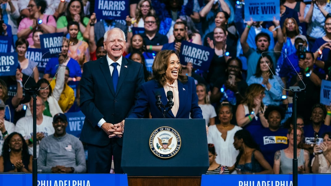 Ймовірна кандидатка на президентських виборах у США Камала Гарріс зі своїм кандидатом у віцепрезиденти Тімом Волзом