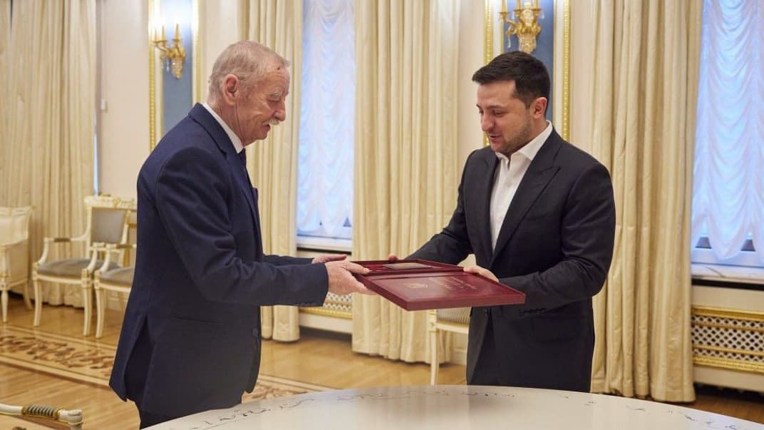 Владимир Зеленский вручил орден Государства по присвоению звания Героя Украины композитору Игорю Покладу