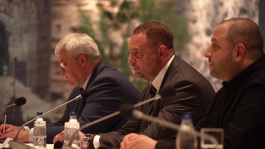 Глава Офиса президента Андрей Ермак, министр обороны Рустем Умеров и министр иностранных дел Андрей Сибига во время переговоров в Стамбуле