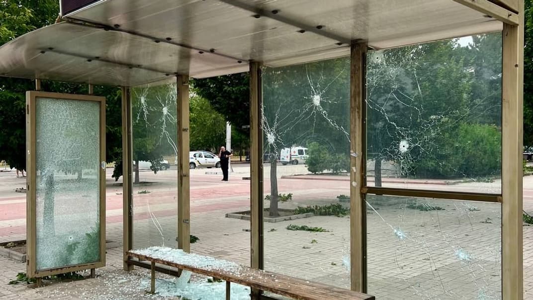 Остановка общественного транспорта в Николаеве, которую обстреляли оккупанты