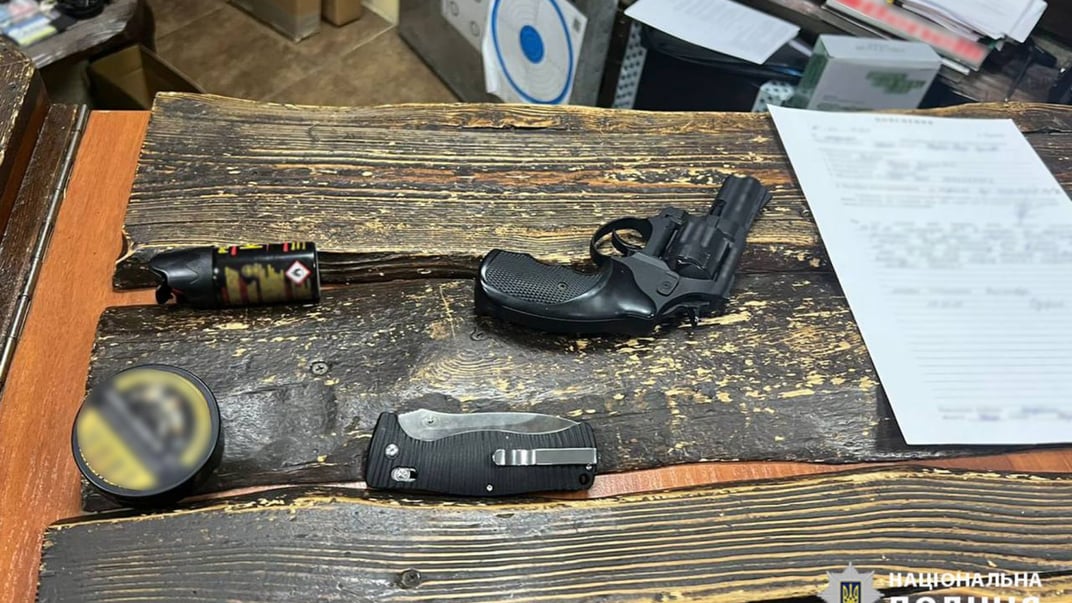 Пістолет, з якого відкрили вогонь у магазині в Черкасах