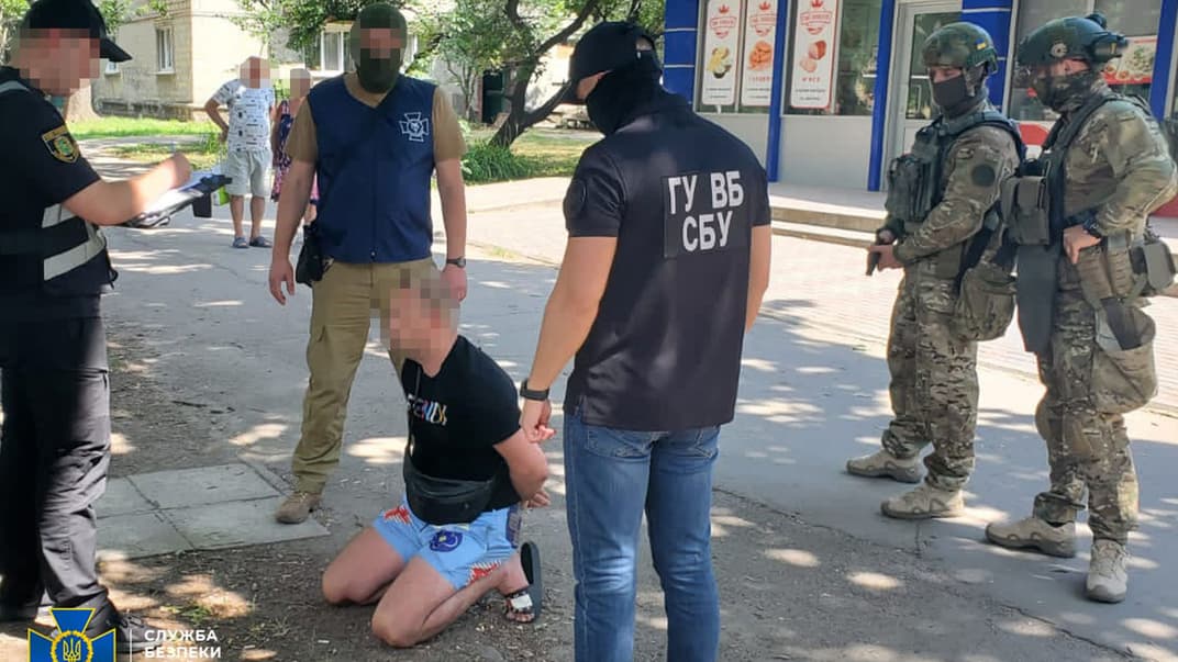 Харьковчанина разоблачили при получении денег за паспорт в г. Желтые Воды Днепропетровской области, 28 июля 2022 года