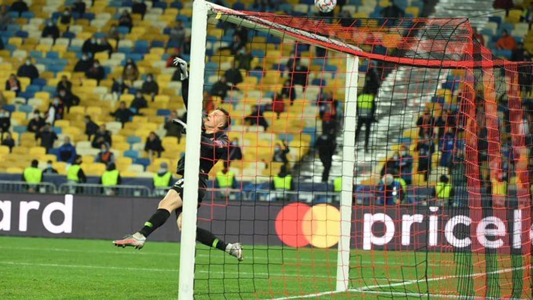 Голкипер «Шахтера» Анатолий Торбин на матче 27 октября против «Интера»