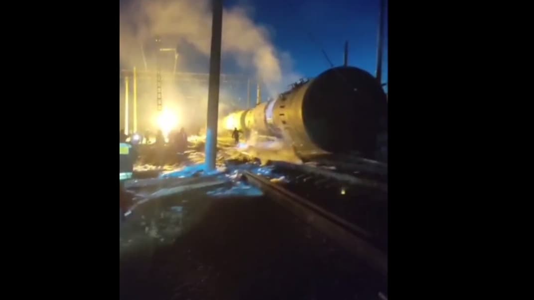 В Ростовской области рф загорелась цистерна с топливом на железнодорожной станции