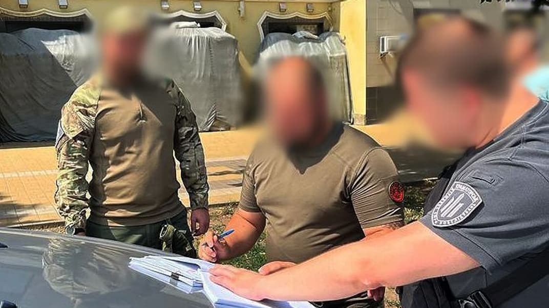 На Донеччині викрили військкома, який за хабар підробляв документи про непридатність до служби