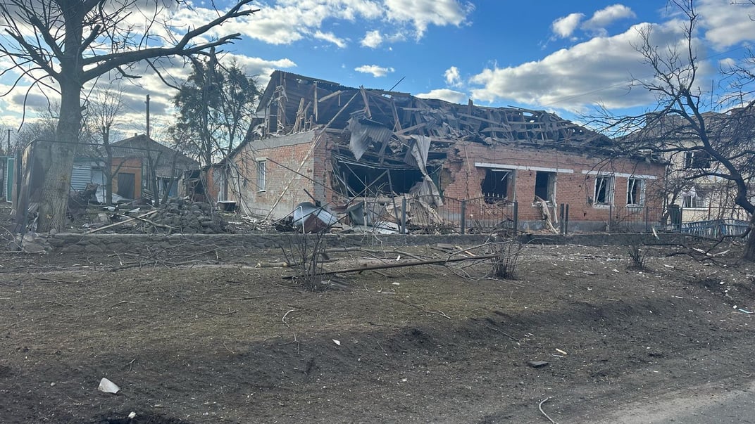 Последствия российских обстрелов по Краснополью Сумской области Последствия российских обстрелов по Краснополью Сумской области