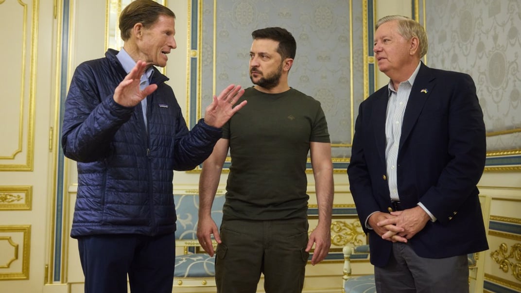 Ілюстративне фото. Президент Володимир Зеленський зустрівся із сенаторами США Ліндсі Гремом і Річардом Блюменталем, 7 липня 2022 року