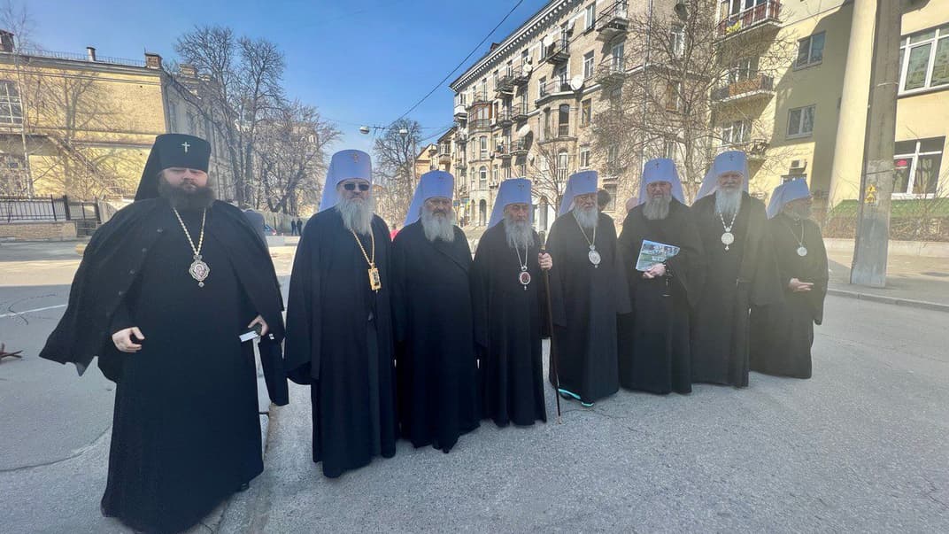 Члены Синода УПЦ МП прибыли к Офису президента, 20 марта 2023 года