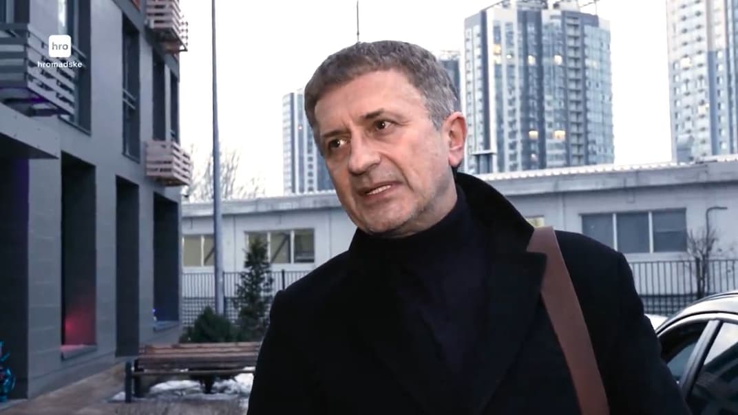 Директор компании «Львовский Арсенал» Юрий Збитнев во время разговора с журналистами