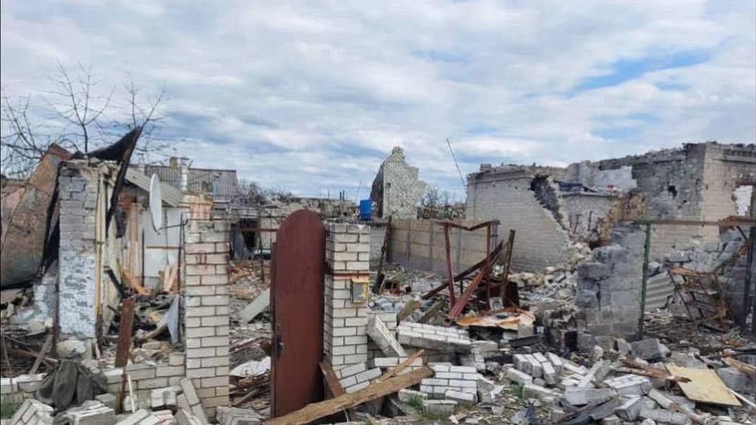 Зруйновані від обстрілів будинки на Луганщині