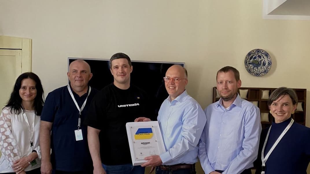 Вручение «Отличия мира» компании Amazon AWS