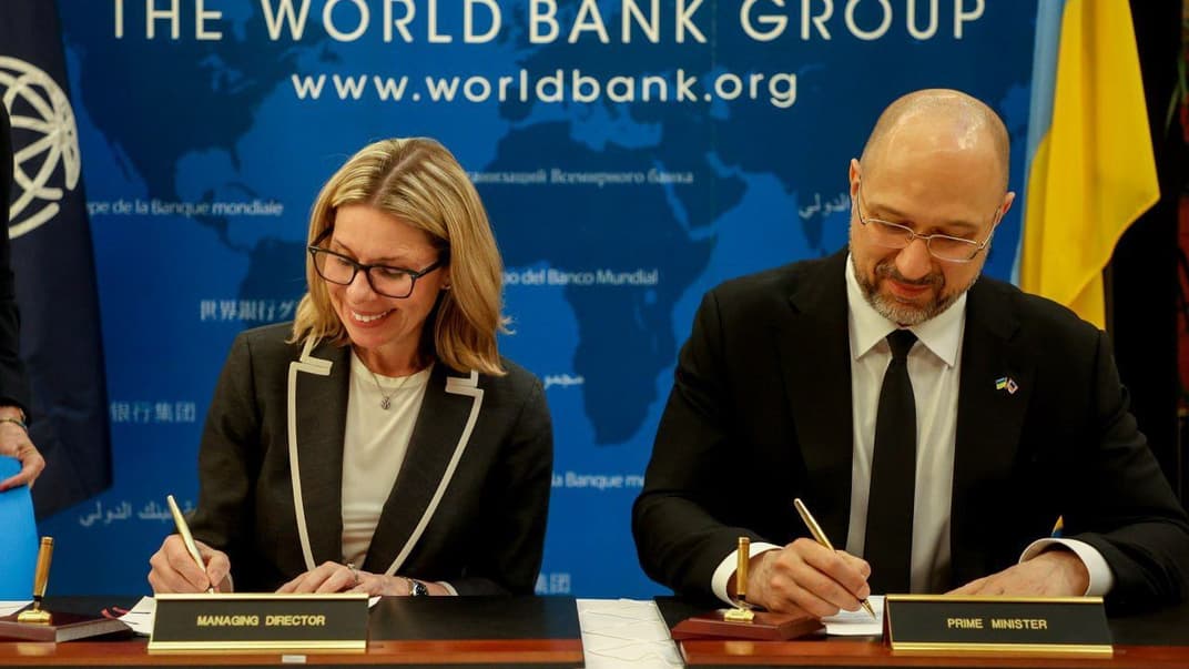 Керівна директорка Світового банку Анна Б'єрде та прем'єр-міністр України Денис Шмигаль