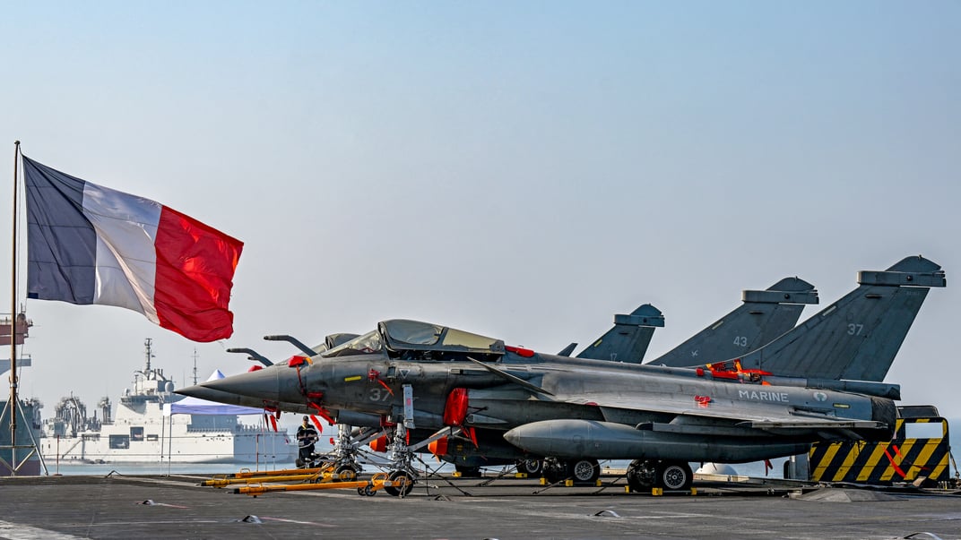 Французький винищувач Rafale, здатний нести ядерний заряд Ілюстративне фото. Французький винищувач Rafale, здатний нести ядерний заряд