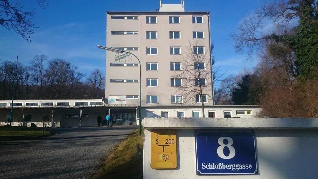 Хостел у Відні, де організували центр приймання біженців