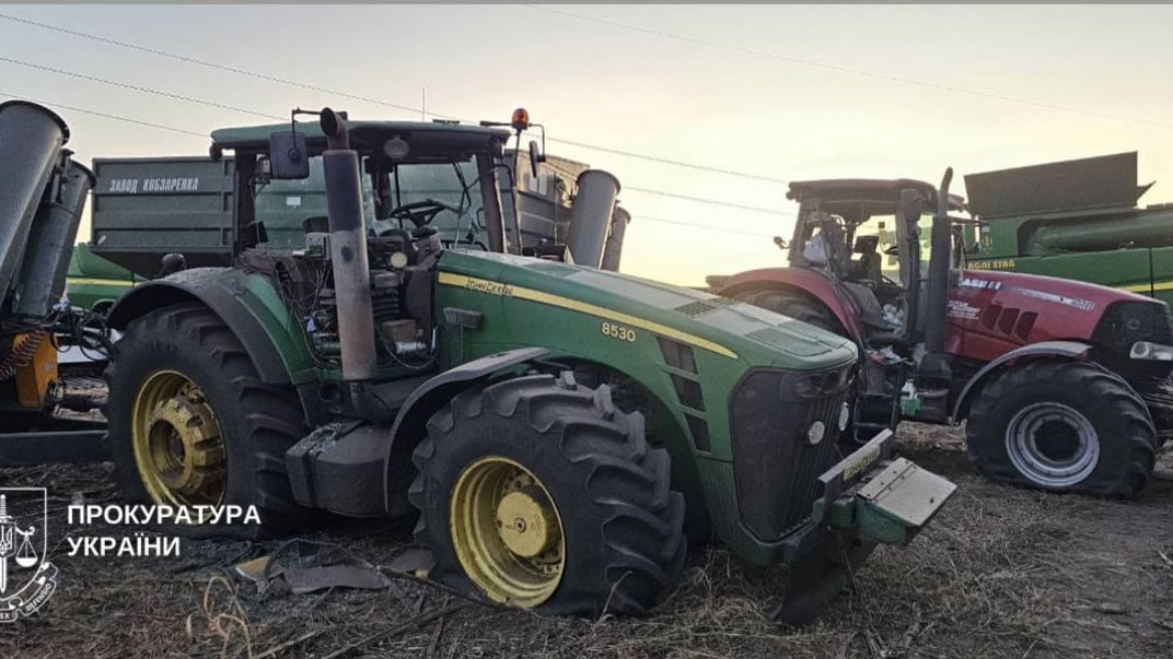 Техніка після удару окупантів по полю