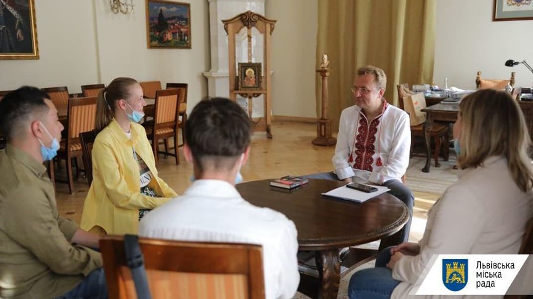 Міський голова Львова Андрій Садовий на зустрічі зі знімальною групою, 3 липня 2020 року