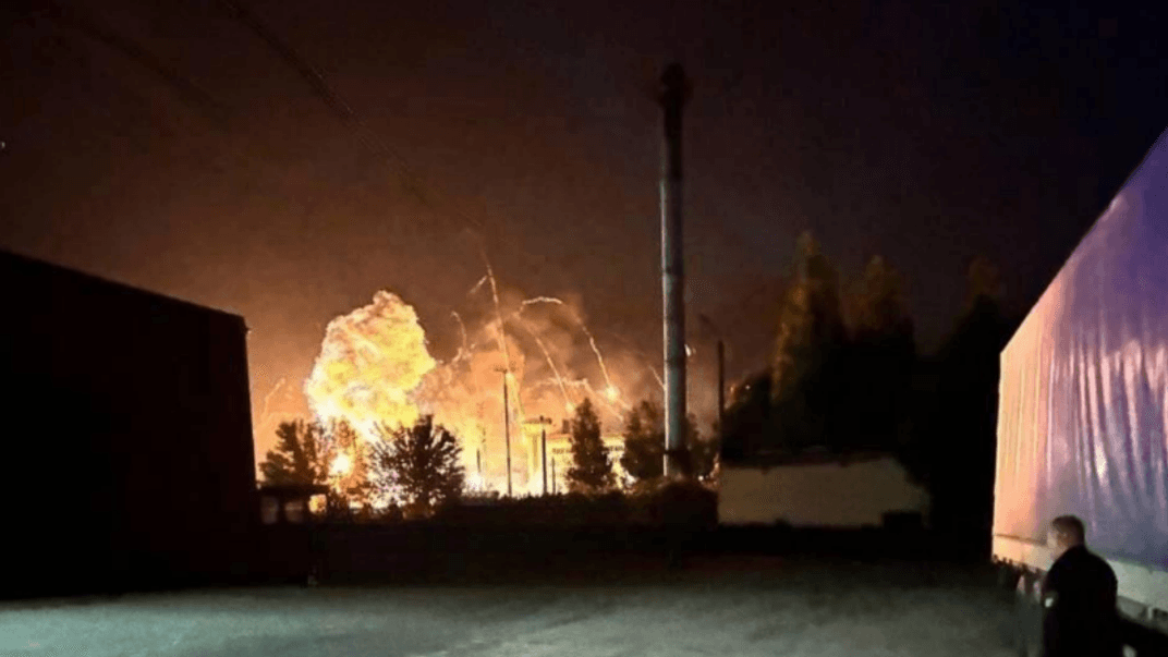 Украинские дроны уничтожили российский вертолет Ми-8 и повредили вертолет Ми-35