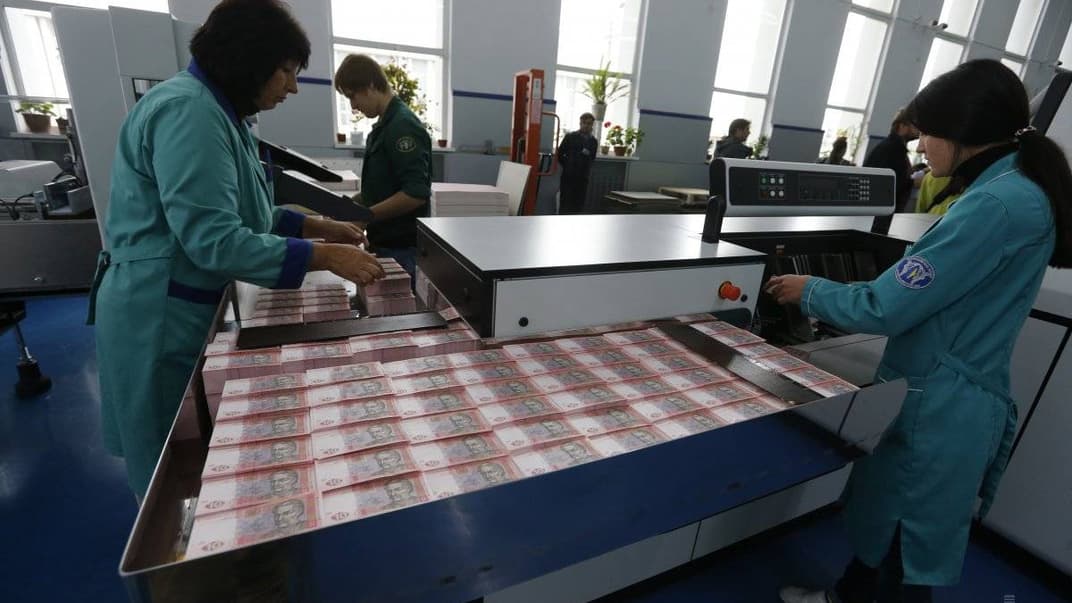 Психологи вважають, що люди схильні сприймати фізичні гроші як свою власність більшою мірою, ніж електронні (на фото — Банкнотно-монетний двір Національного банку України, Київ, 22 вересня 2016 року)