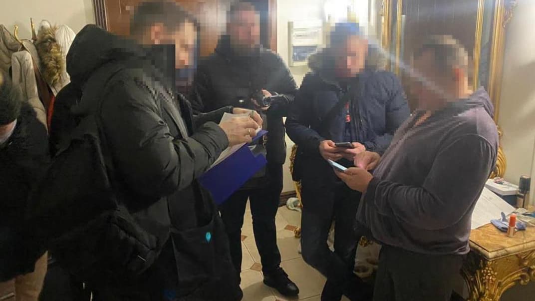 Переказав до «бюджету "ДНР"» понад 10 млн грн — засновника мережі ломбардів підозрюють у фінансуванні тероризму