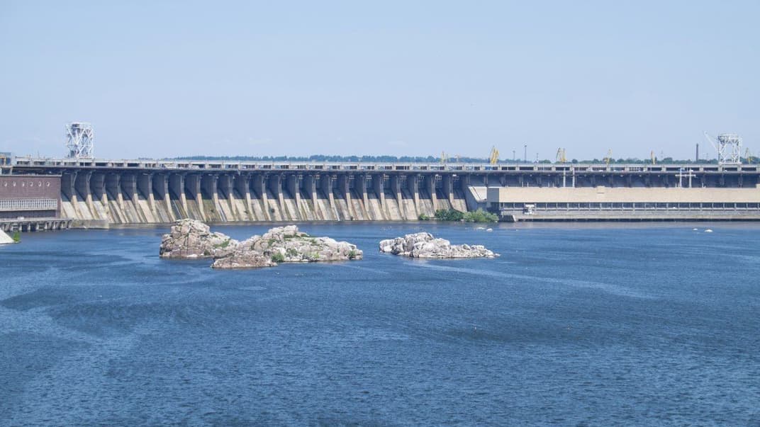 Ілюстративне фото. Дніпровська гідроелектростанція (ДніпроГЕС) в Запоріжжі, 4 липня 2021 року