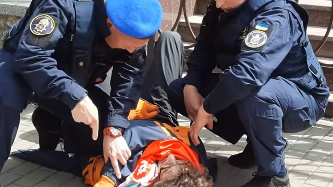 В Киеве силовики жестко задержали белорусского активиста и пригрозили депортацией