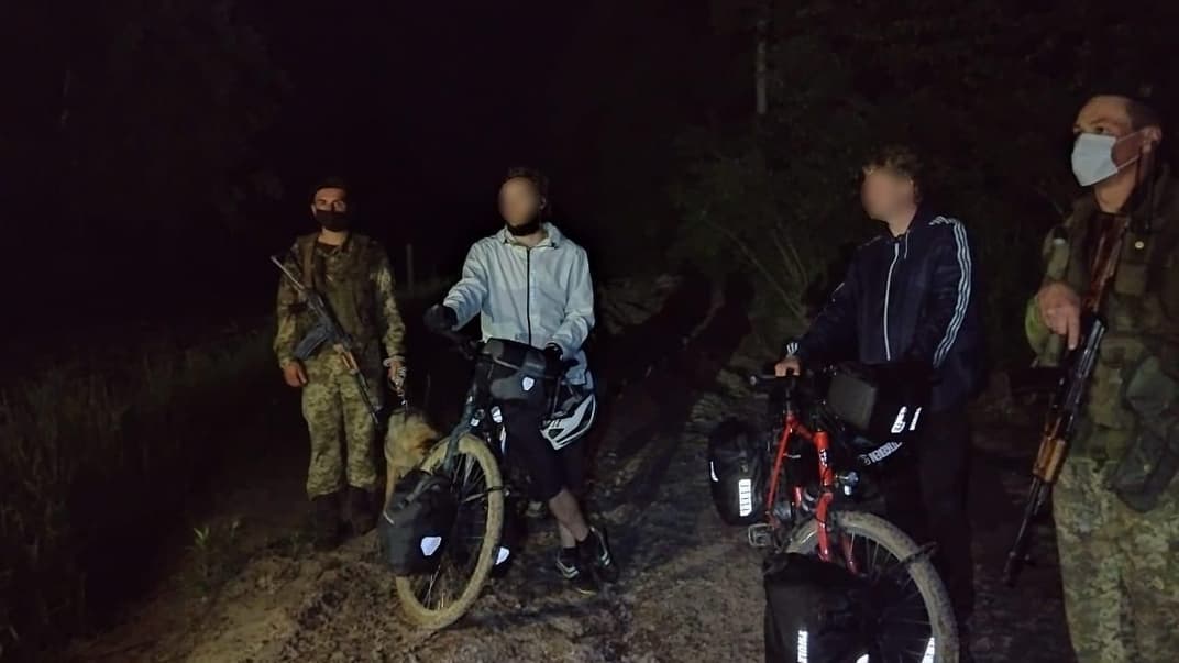 Граждане Германии, задержанные за незаконное пересечение границы Польши с Украиной. Они считали, что Украина является членом Европейского Союза и пограничных проверок быть не должно