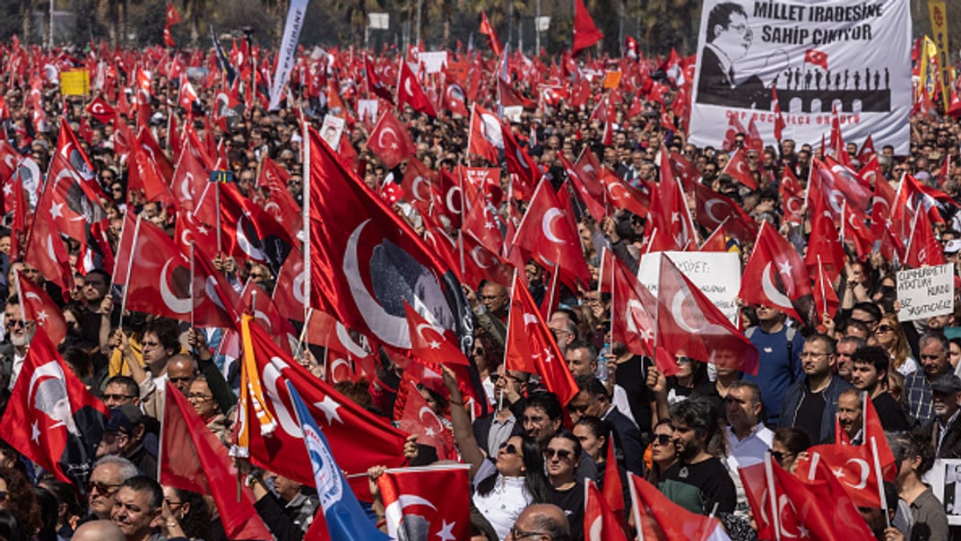 Мітинг у Стамбулі через затримання мера Екрема Імамоглу, 29 березня 2025 року Мітинг у Стамбулі через затримання мера Екрема Імамоглу, 29 березня 2025 року