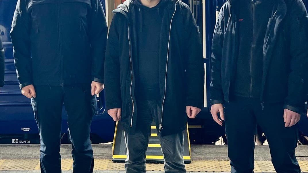 Бывший руководитель «Укрзализныци» Александр Камышин (слева), глава Мининфраструктуры Александр Кубраков (в центре) и новый глава «Укрзализныци» Евгений Лященко