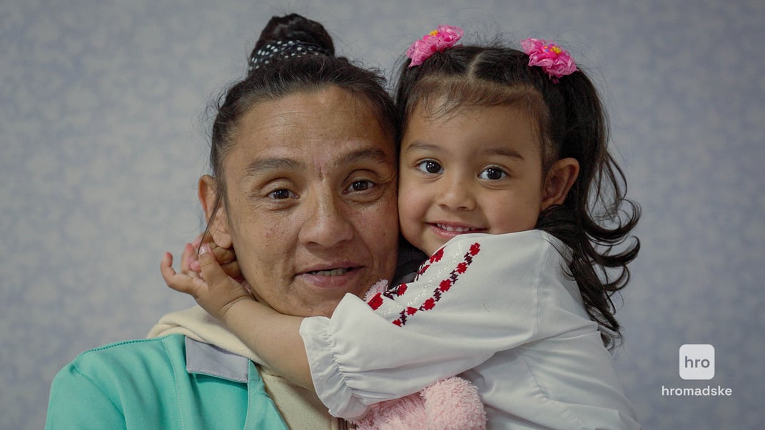 Увʼязнена Тамара з донькою Сабріною