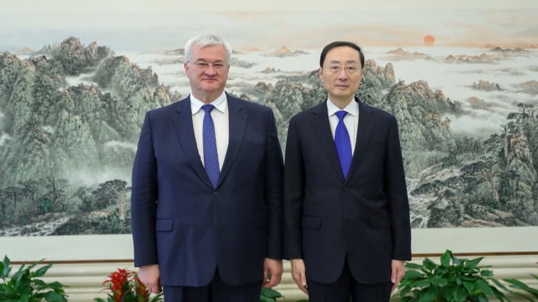 Заместители министров иностранных дел Украины и Китая Андрей Сибига и Сунь Вейдун