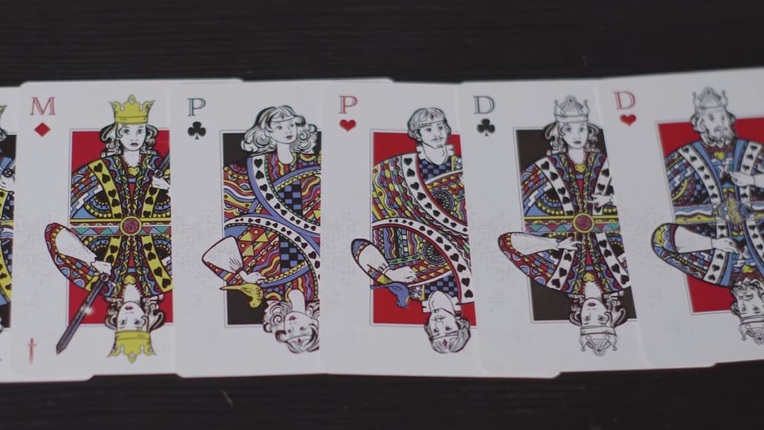 Подросток создала игральные карты, которые являются гендерно равными и этнически разнообразными