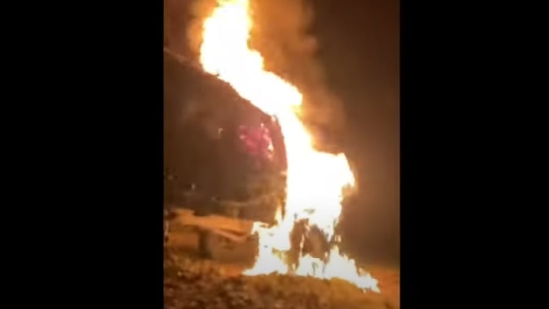 Партизани спалили на Курщині російський позашляховик із дронами