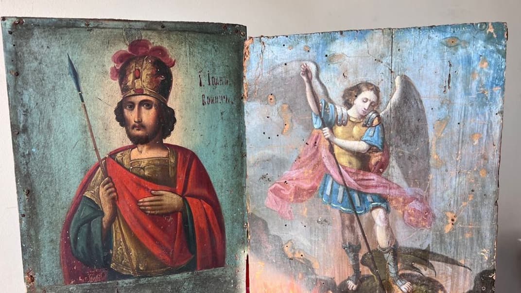Изъятые иконы святого Иоанна воина и Архангела Михаила