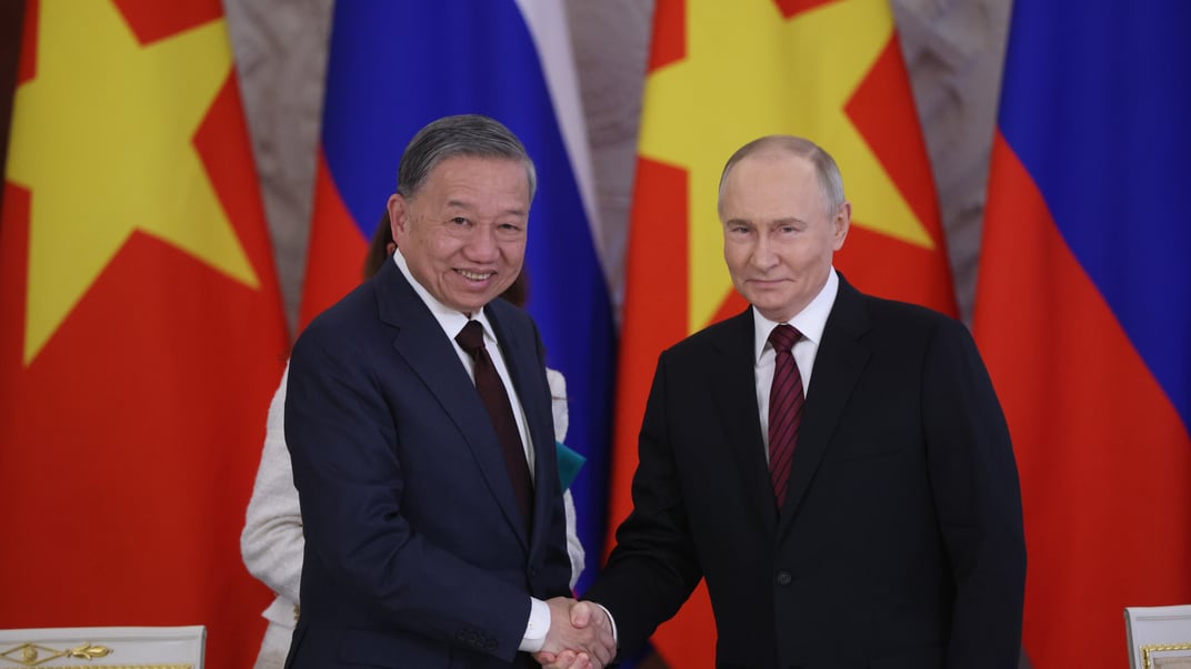 Генеральний секретар Комуністичної партії В'єтнаму То Лам та глава рф володимир путін у Москві, 10 травня 2025 року