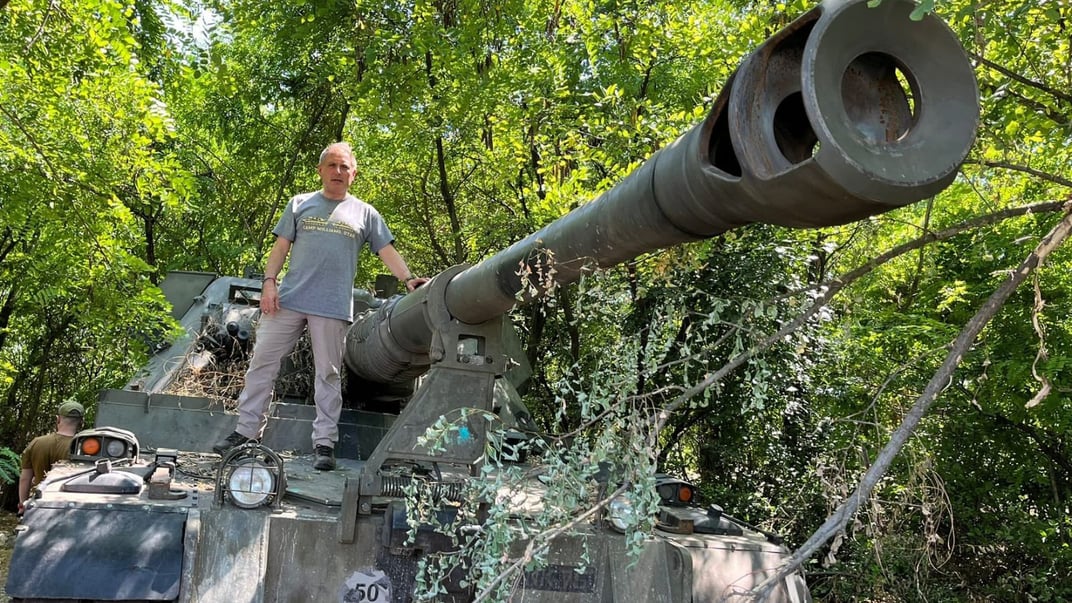 Джек Лопрести в пределах своей депутатской поездки (еще до того, как присоединился к армии) Джек Лопрести в пределах своей депутатской поездки (еще до того, как присоединился к армии)