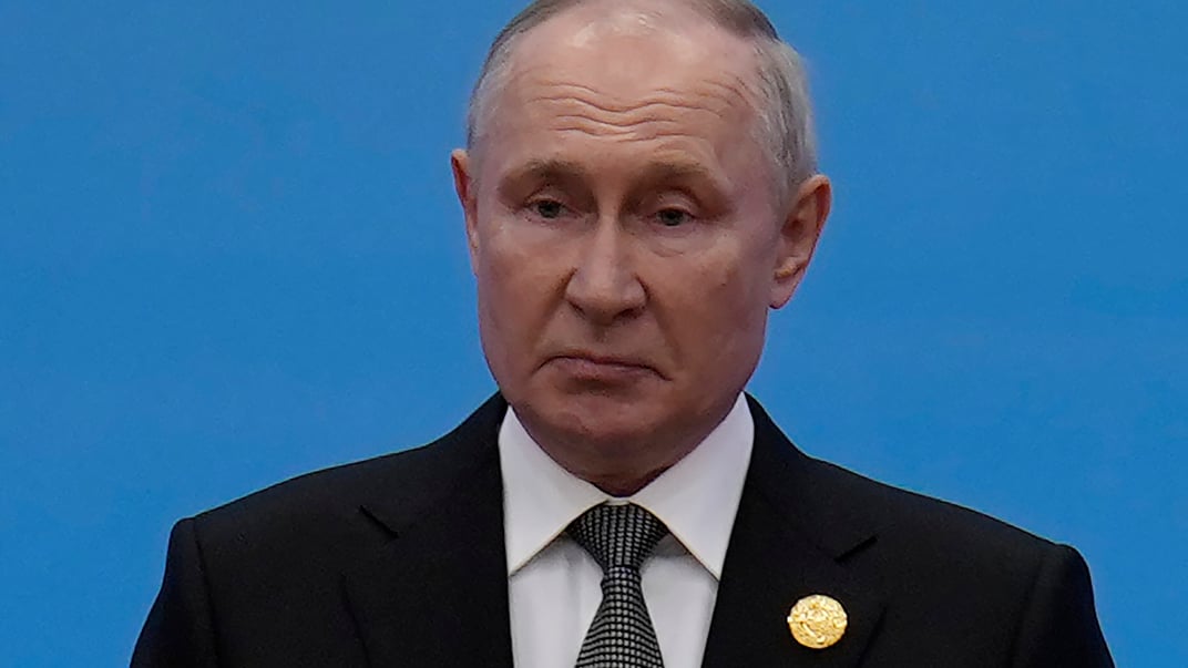 Глава росії володимир путін виступає з промовою під час Третього форуму «Один пояс, один шлях» у Домі народних зборів у Пекіні, 18 жовтня 2023 року