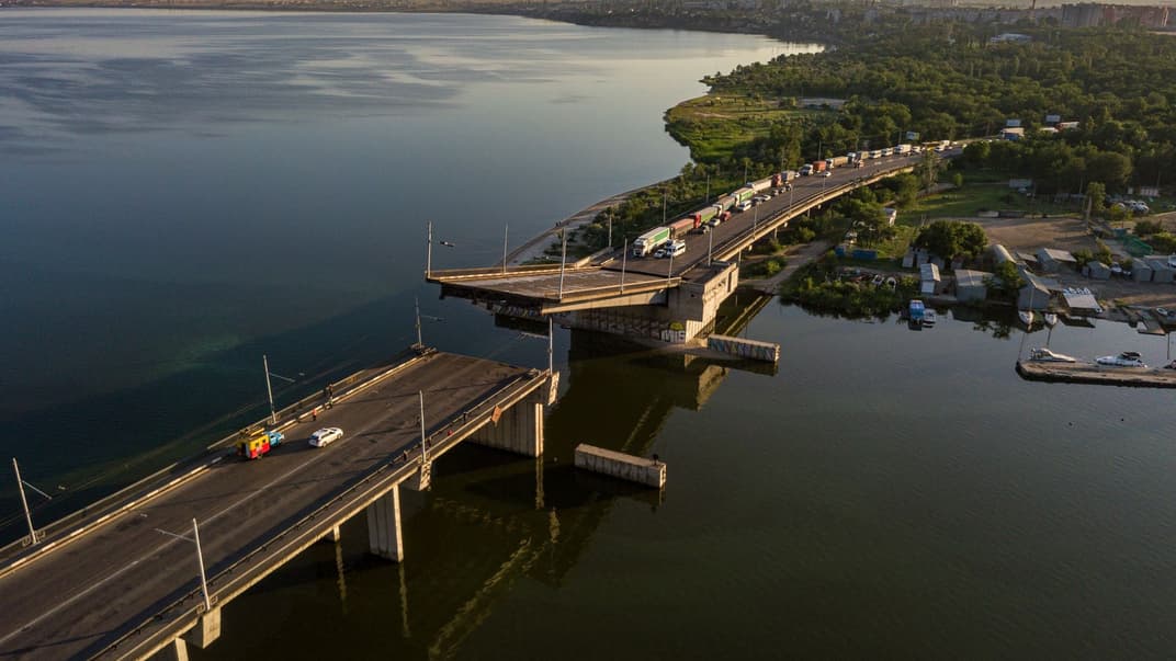 В Николаеве разводной мост поднялся сам по себе. Его опустили — а он снова поднялся